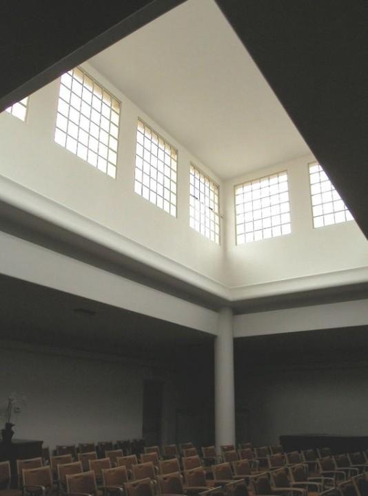 De lantaarn voor lichtinval in de grote zaal